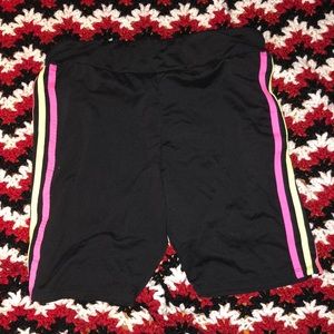 Biker shorts with neon colors on the side